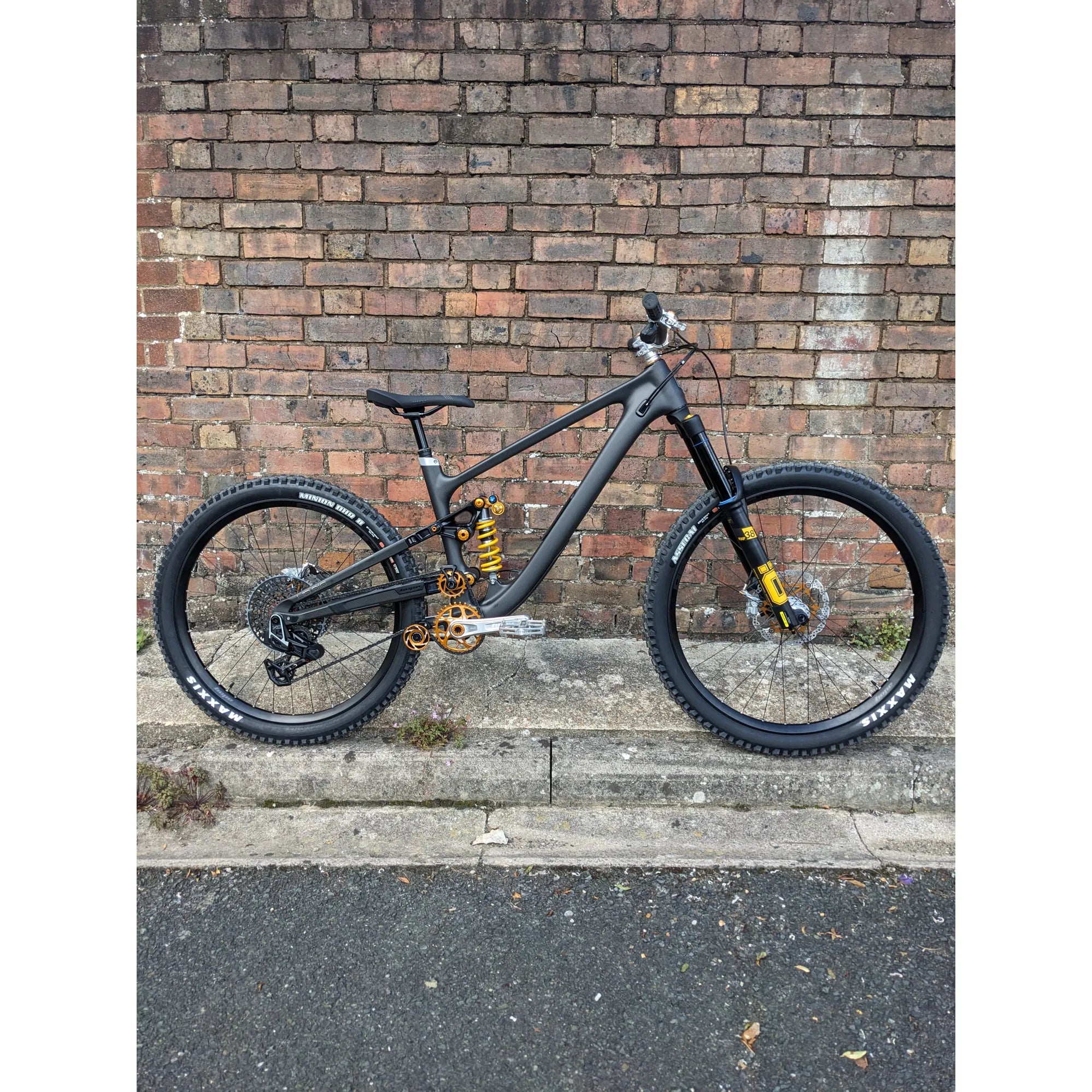 Hope HB916 V2 Bike - Carbon - H3 - X01 - EX DISPLAY