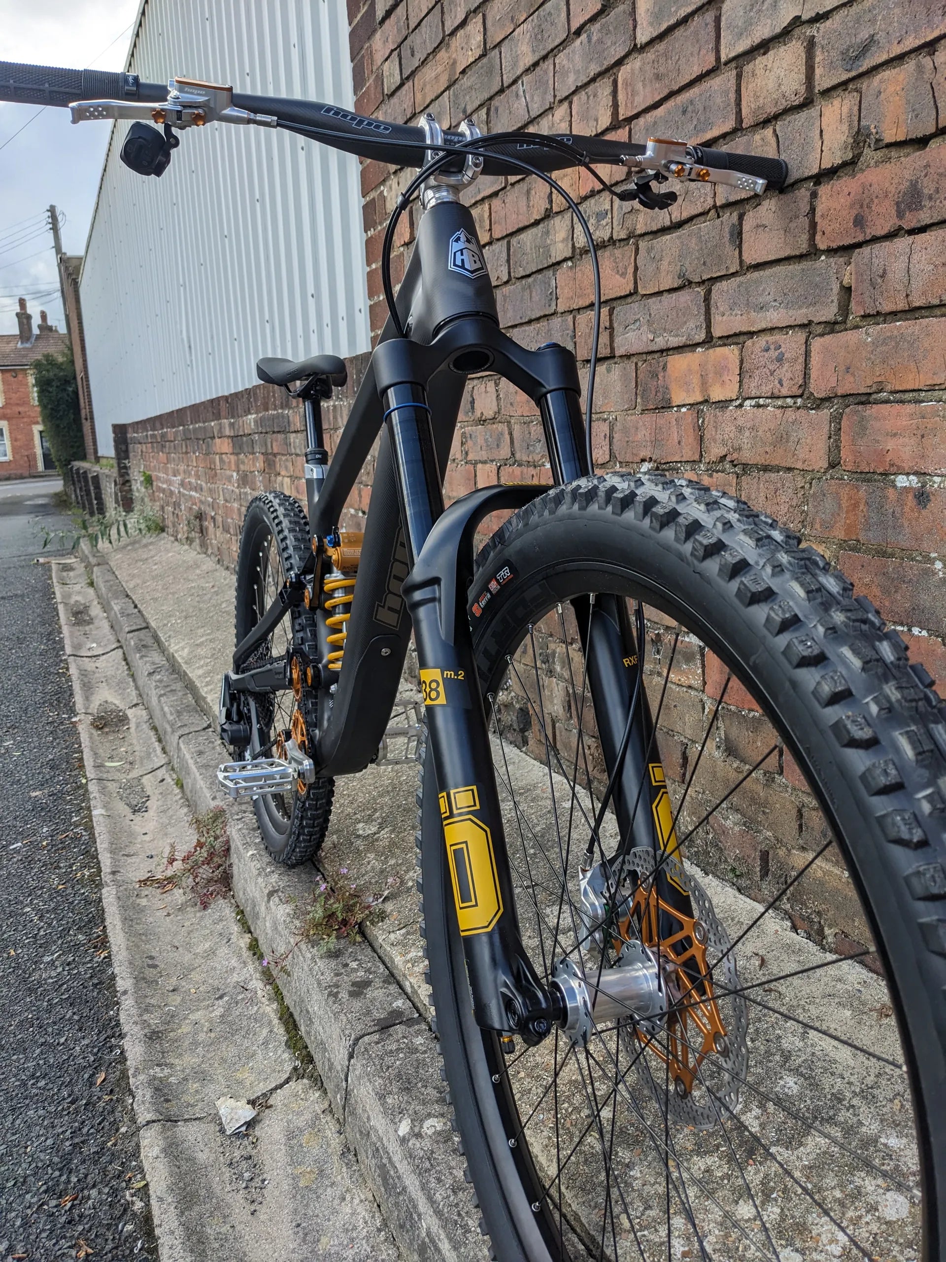 Hope HB916 V2 Bike - Carbon - H3 - X01 - EX DISPLAY