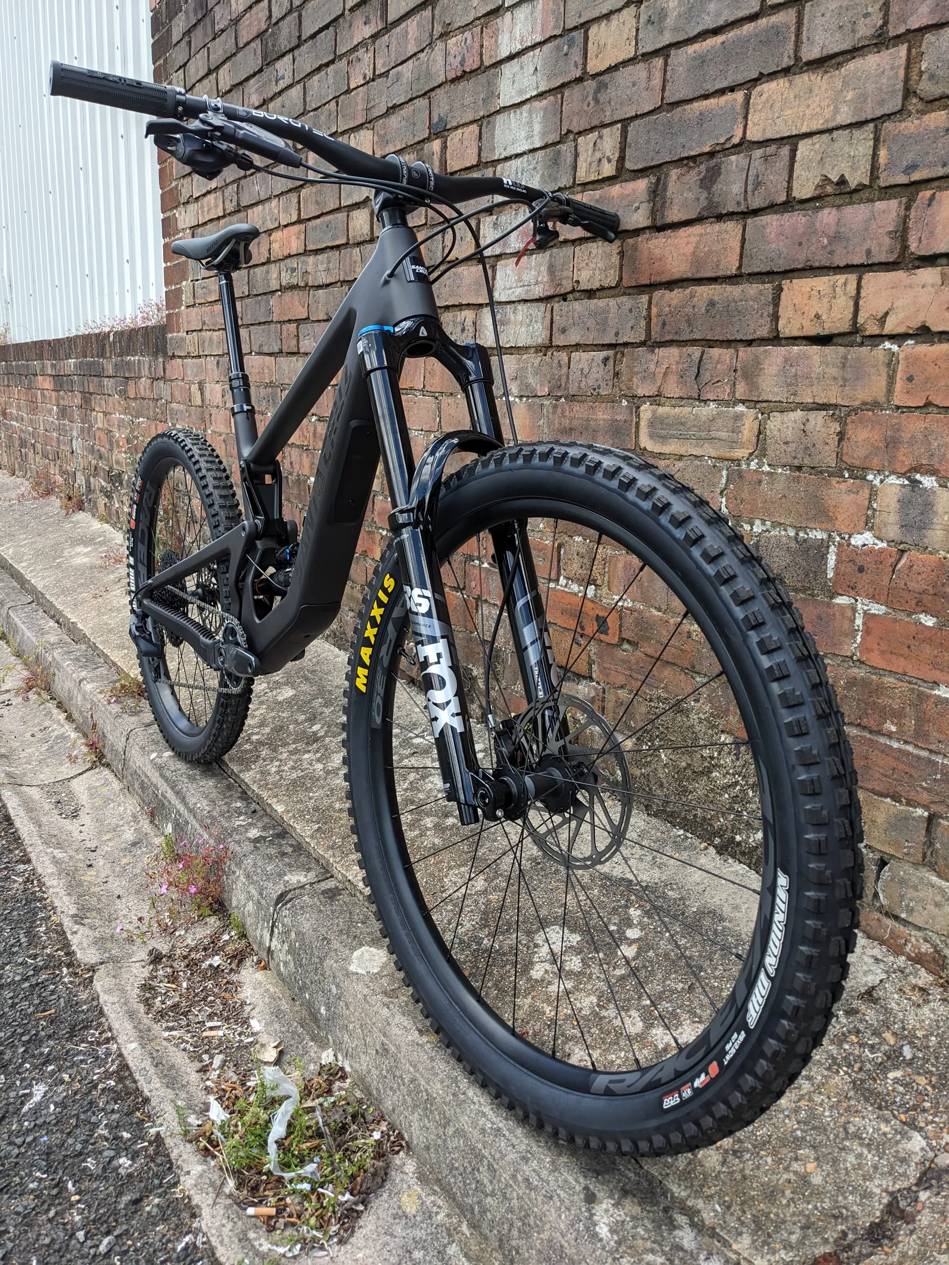 Santa Cruz Bronson C S-Spec Large Dark Matter EX DISPLAY