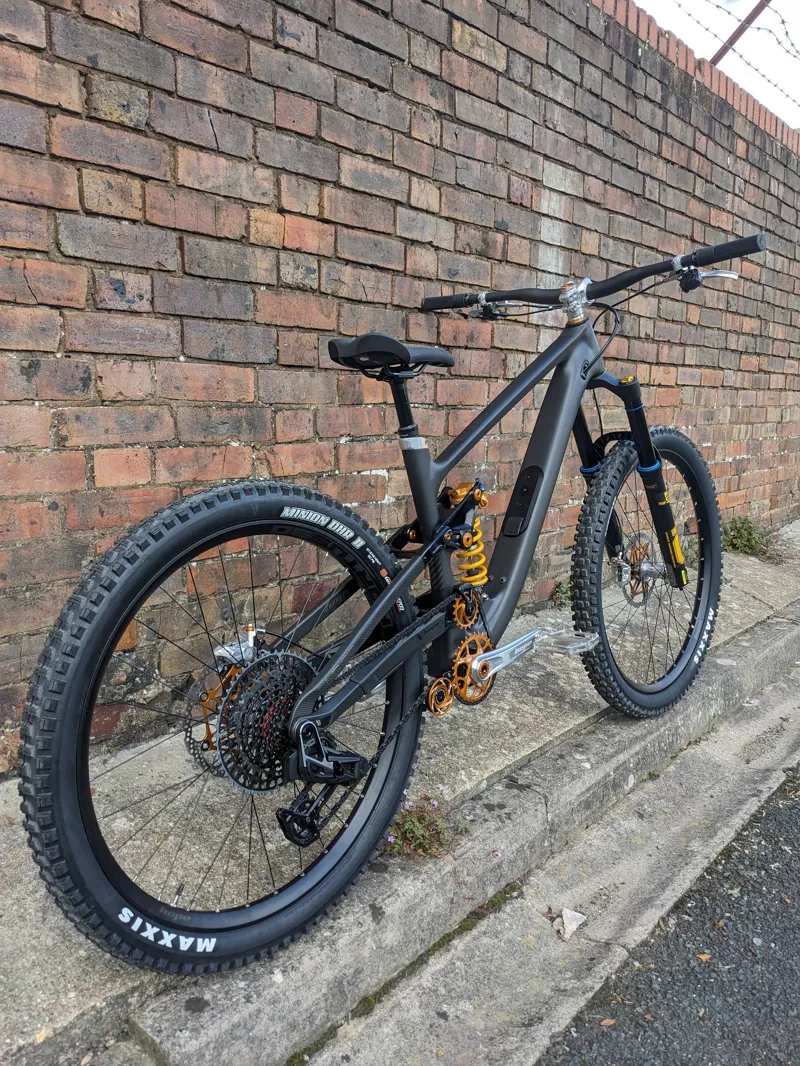 Hope HB916 Bike - Carbon - H3 - X01 - EX DISPLAY-1